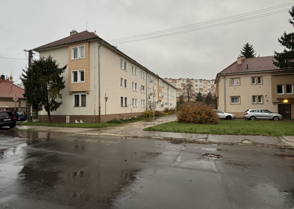 Mirareal-prenájom 3. izb. Hlohovec- R. Dilonga