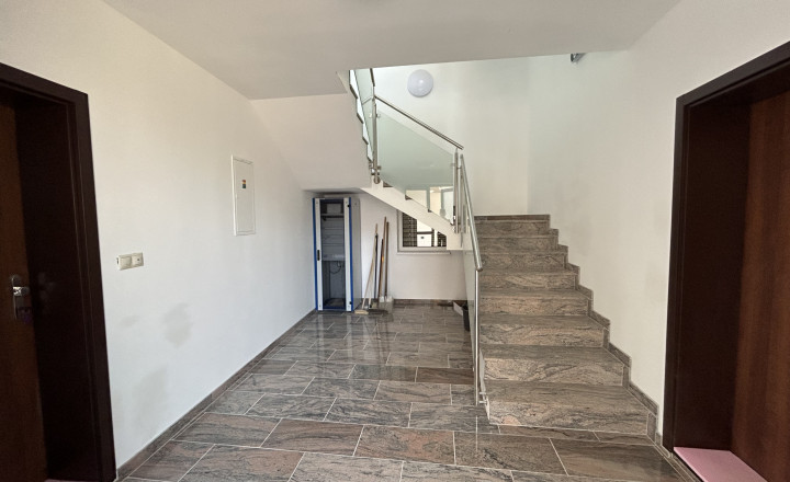 Mirareal-predaj 2. izb. byt Hlohovec 67m2, ul. Rázusova/Radlinského,rezerve - fotografia 1