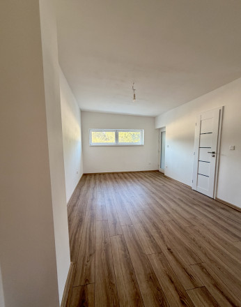 Mirareal-predaj 2.izb rodinný dom so záhradkou - fotografia 4