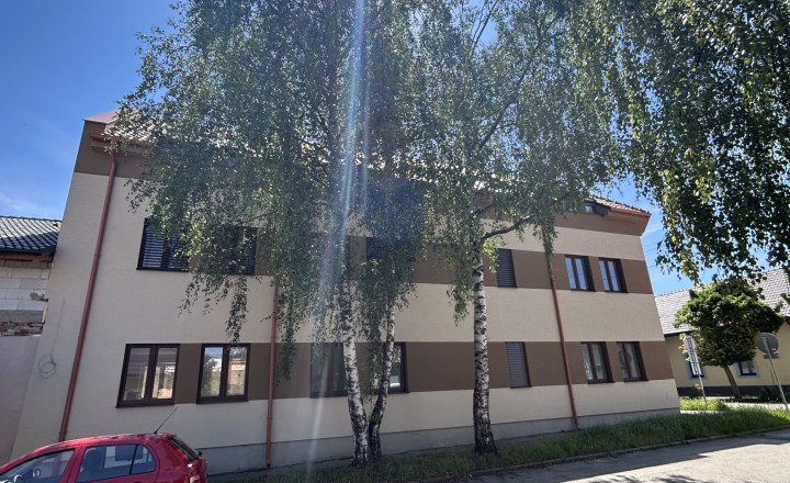 MiraReal-predaj 3. izb. byt Hlohovec, Rázusova-Radlinského - fotografia 1